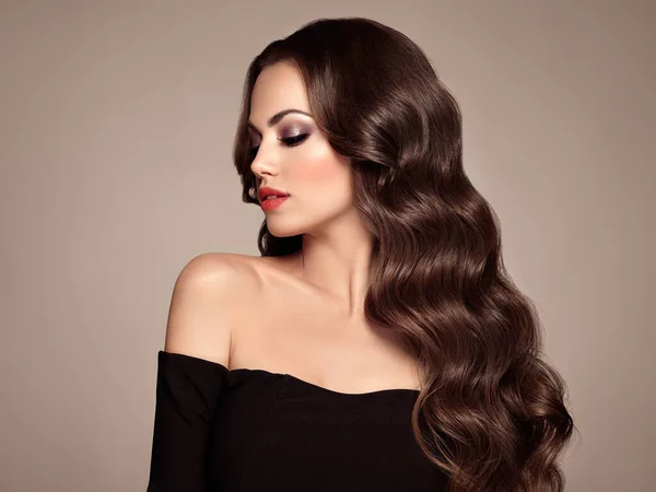 Estilo profesional y moderno en peluquería